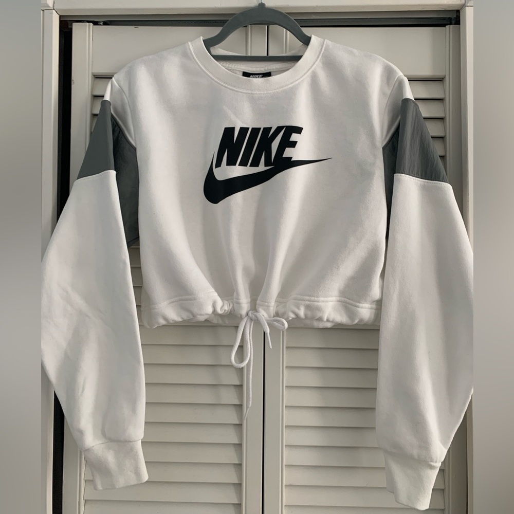 Nike Women’s Sportswear Cropped Crew Neck Size XS